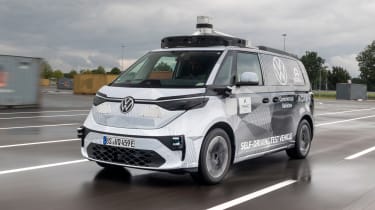 VW ID.Buzz: Σε αυτόνομη πορεία από το 2025