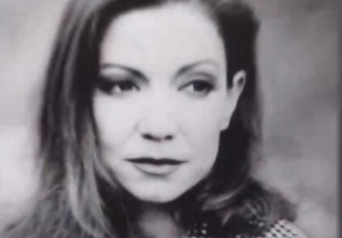 Πέμη Ζούνη για καταγγελίες στο θέατρο – «Ήμουν αγριοκάτσικο και αντιδρούσα στην πρόθεση»