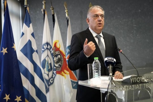 Επίσκεψη Θεοδωρικάκου στο ΑΤ Περιστερίου – «Έρχομαι να δω από πρώτο χέρι τα προβλήματα»