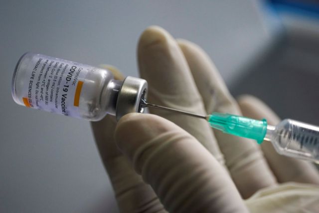 Κοροναϊός – Μαραθώνιος… εμβολιασμού – Έκανε πέντε δόσεις μέσα σε 40 ημέρες