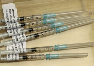 Θεμιστοκλέους – Πάνω από 100.000 έφηβοι έχουν εμβολιαστεί