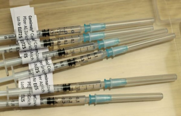 Θεμιστοκλέους – Πάνω από 100.000 έφηβοι έχουν εμβολιαστεί