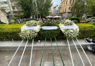 Μίκης Θεοδωράκης – Στεφάνι του Βαγγέλη Μαρινάκη και της ΠΑΕ Ολυμπιακός στη μνήμη του παγκόσμιου Έλληνα