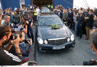 Μίκης Θεοδωράκης – Η Ελλάδα αποχαιρετά τον μεγάλο μουσικοσυνθέτη – Στην κρητική γη η σορός του