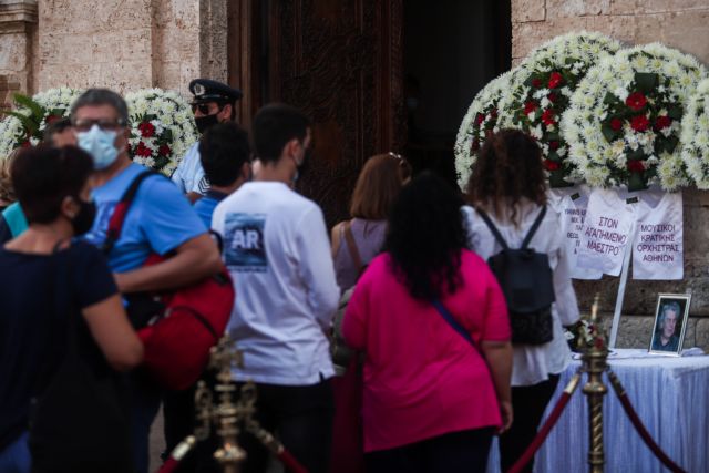 Μίκης Θεοδωράκης: Στην αγκαλιά της κρητικής γης ο σπουδαίος Έλληνας (Φωτό - Βίντεο)