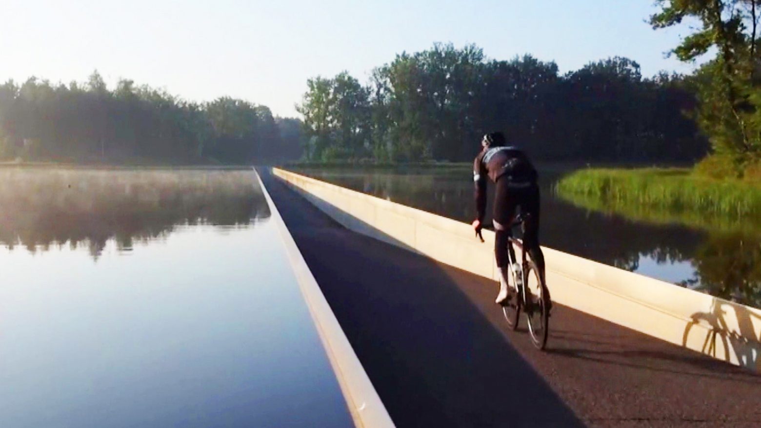 Ποδήλατα, χρηματοκιβώτια και… όπλα εντοπίστηκαν σε λίμνη στις Βρυξέλλες