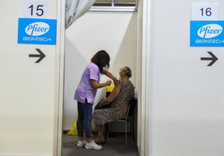 Βρετανία – Ο Τζόνσον παρουσιάζει τη στρατηγική του για τις ενισχυτικές δόσεις εμβολίου