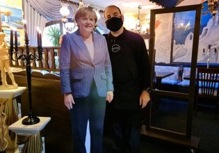 Γερμανία – Έλληνας εστιάτορας έδωσε 10.000 ευρώ για ένα κέρινο ομοίωμά της Μέρκελ