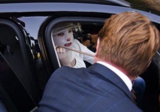 Επίθεση με βιτριόλι – «Ακούσαμε μια κοπέλα να φωνάζει ότι καίγεται»