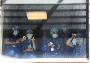 Κοροναϊός – Πόσο πιθανό είναι να διαγνωστούν με μυοκαρδίτιδα από το εμβόλιο τα αγόρια