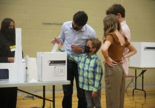 Βουλευτικές εκλογές στον Καναδά – Σε νίκη οδεύουν οι Φιλελεύθεροι του Τζάστιν Τριντό