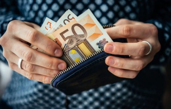 Αυξήσεις άνω του 12% στον κατώτατο μισθό – Καταλύτης οι πολιτικές εξελίξεις