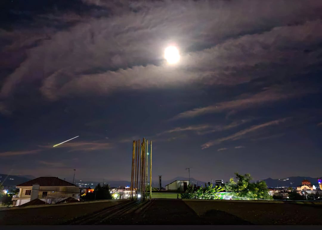 Meteorite turned night into day in Greece [impressive images]