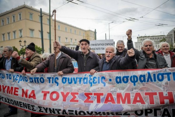 Καμπανάκι για αναδρομικά συντάξεων και ανεργία – Εύσημα για την μείωση των εκκρεμών συντάξεων