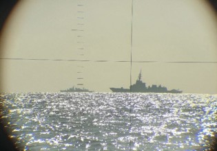 Στα 10 μίλια από τις ακτές της Κρήτης τουρκικά πλοία – Ο χάρτης που παρουσίασε ο Δένδιας στους ΥΠΕΞ της ΕΕ