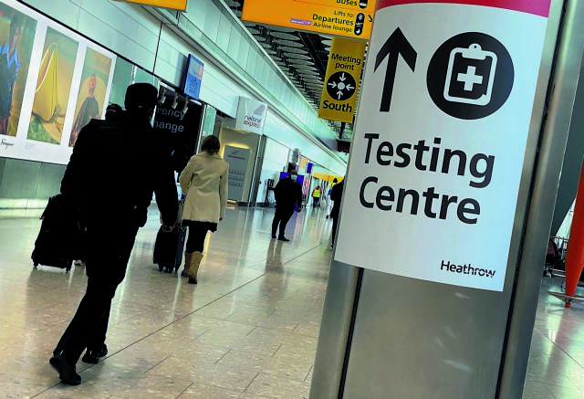 Κοροναϊός – Οι νέοι ταξιδιωτικοί κανόνες της Αγγλίας για την πανδημία προκαλούν οργή σε όλο τον κόσμο