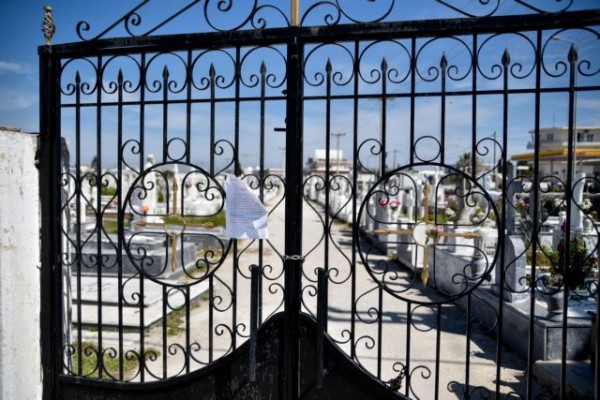 Κοροναϊός – Νέα τρέλα των αρνητών οι εκταφές νεκρών – Τι βρίσκεται πίσω από τις μαζικές αιτήσεις