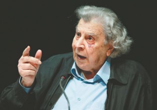 Μίκης Θεοδωράκης – Τα διεθνή ΜΜΕ αποχαιρετούν τον σπουδαίο Έλληνα