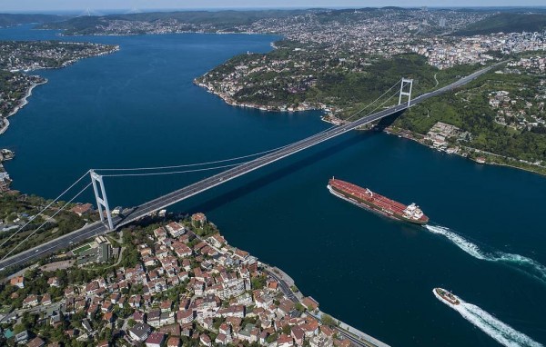Σύγκρουση ρωσικού με τουρκικό πλοίο στο Βόσπορο