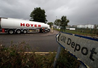 Βρετανία – Μεγάλες ουρές και πάλι έξω από πρατήρια καυσίμων στο Λονδίνο