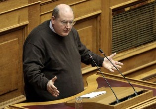 Φίλης για Κεραμέως – Αρνείται να καταδικάσει τη χρυσαυγίτικη δράση