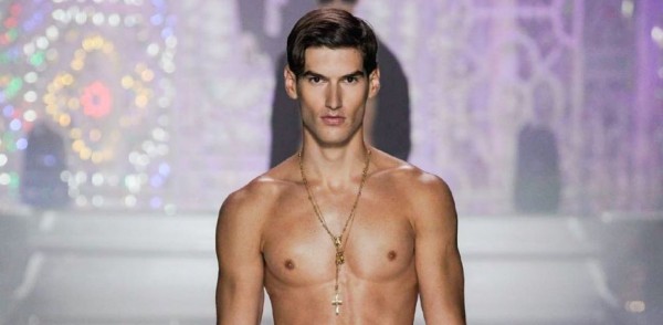 Ο Αιμιλιάνο του GNTM περπάτησε σε πασαρέλες του εξωτερικού και αποκάλυψε την αμοιβή του