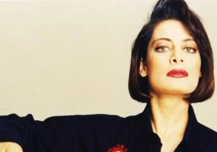 Η Αλέξια που σφράγισε την ελληνική ποπ είναι πιο όμορφη από ποτέ στα 57 της