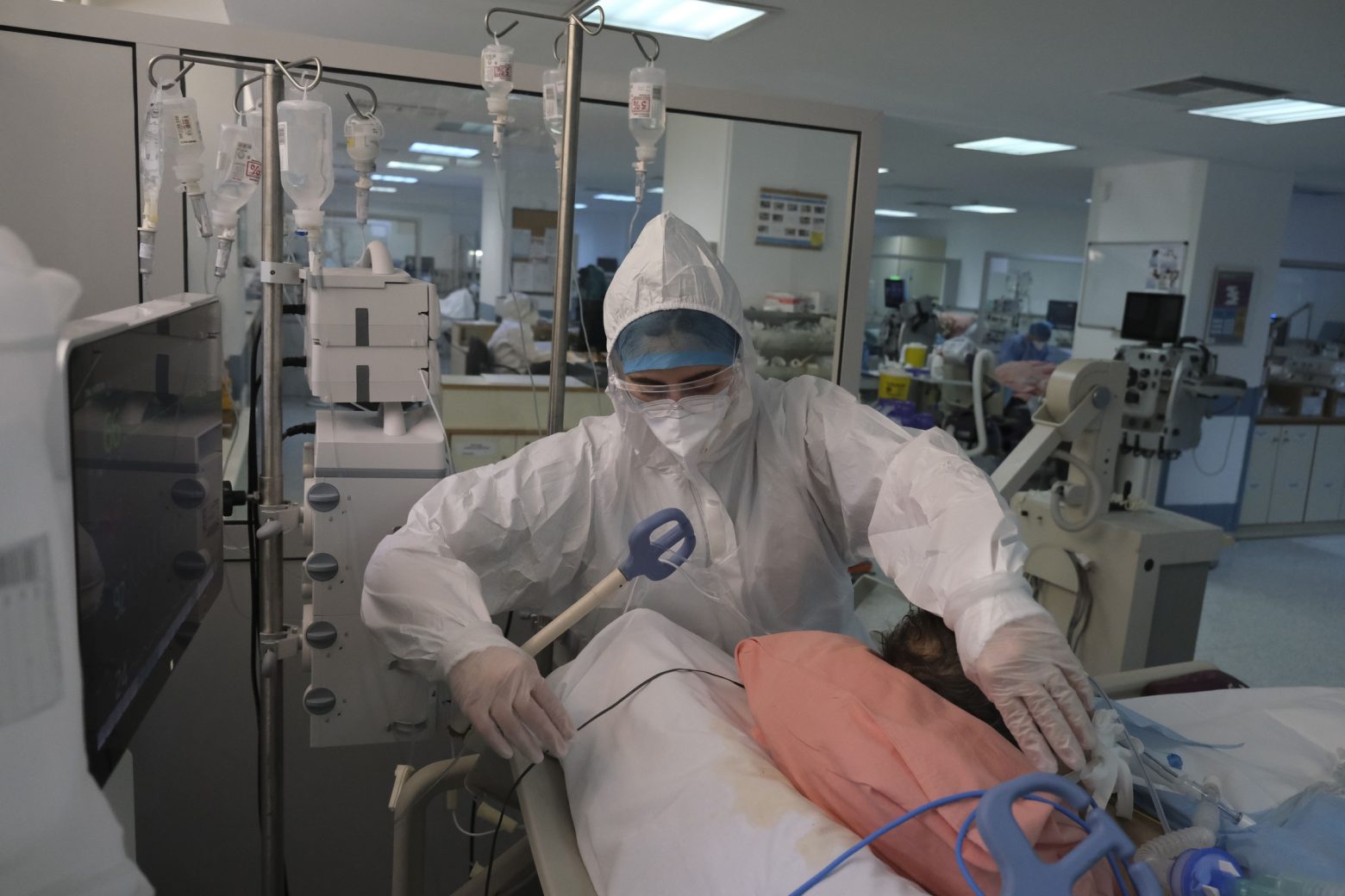 ΠΟΕΔΗΝ - Νεκροί από κοροναϊό μένουν επί μήνες στα ψυγεία των νοσοκομείων - «Καμπανάκι» για τη δημόσια υγεία