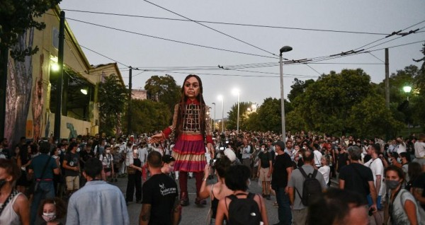 Μίκης Θεοδωράκης – Το Άσμα Ασμάτων «συνόδευσε» τη μικρή Αμάλ στην Αθήνα