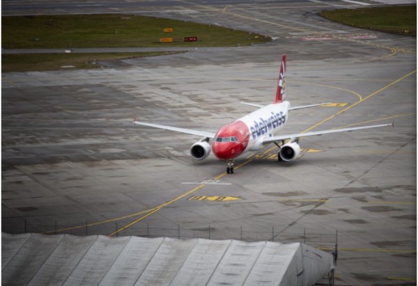 Πτήση θρίλερ – Αναγκαστική προσγείωση επειδή επιβάτης αρνούνταν να βγει από την τουαλέτα