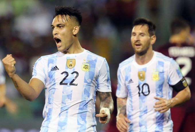 Πέρασε και από τη Χιλή η Βραζιλία (0-1) – Διπλό μέσα στη Βενεζουέλα για την Αργεντινή (1-3)