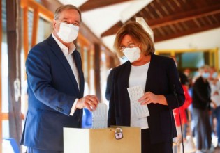 Εκλογές στη Γερμανία – Ο υποψήφιος καγκελάριος Άρμιν Λάσετ δίπλωσε λάθος το ψηφοδέλτιο και έδειξε τι ψήφισε