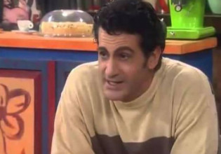 Θυμάστε τον «Αστέρη Νεγρεπόντη» από το «Καφέ της Χαράς»; Δεν θα πιστεύετε πως είναι σήμερα – Γιατί «εξαφανίστηκε»