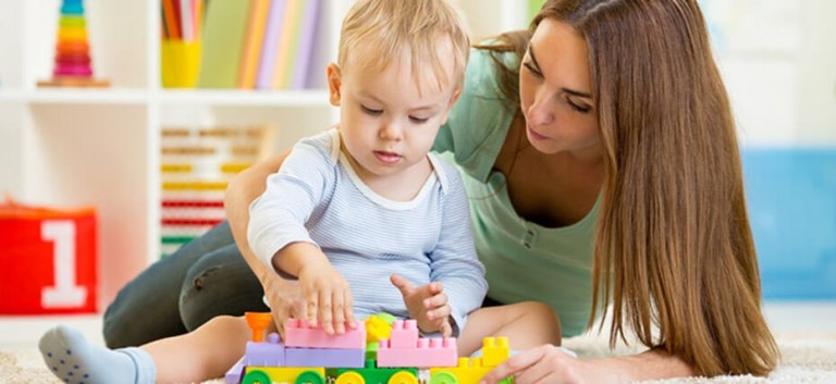 Ανοίγει ο δρόμος για τις «Νταντάδες της Γειτονιάς» – Ποιους αφορά