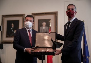 Τα γλυκά από την Πόλη που πρόσφερε ως δώρο ο Ιμάμογλου στον Μπακογιάννη