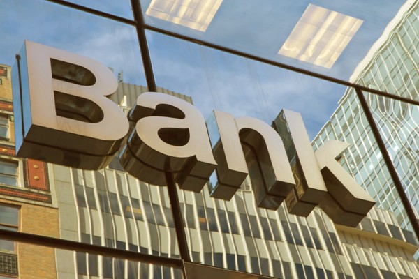 Τράπεζες – Θα χάσουν καθαρά έσοδα 1 δισ. ευρώ λόγω εξυγίανσης