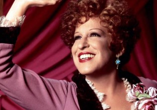 Μπέτι Μίντλερ – «Προτείνω όλες οι γυναίκες να αρνούνται στους άντρες τους να κάνουν σεξ»