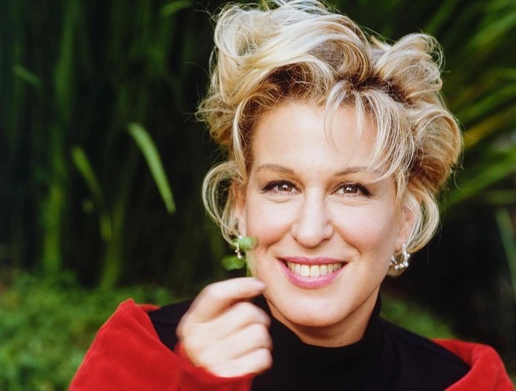 Μπέτι Μίντλερ – Καλεί τις γυναίκες σε αποχή από το σεξ ως αντίδραση στο νόμο του Τέξας