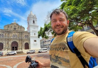 Ευτύχης Μπλέτσας – Απαντά αν ζητά χρήματα από εστιατόρια για να τα προβάλλει στην εκπομπή του