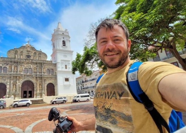 Ευτύχης Μπλέτσας – Απαντά αν ζητά χρήματα από εστιατόρια για να τα προβάλλει στην εκπομπή του