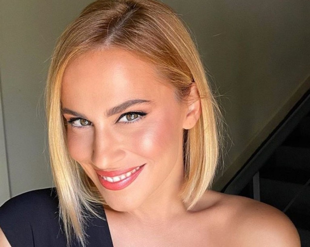 Νάντια Μπουλέ – Yoga στην κάμερα πρώτη φορά μετά την γέννα