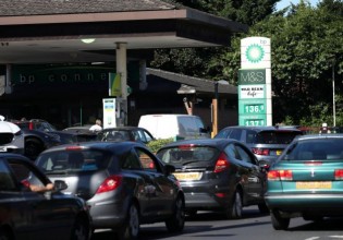 Βρετανία – Οι εργαζόμενοι πρώτης γραμμής ζητούν να έχουν προτεραιότητα στα βενζινάδικα