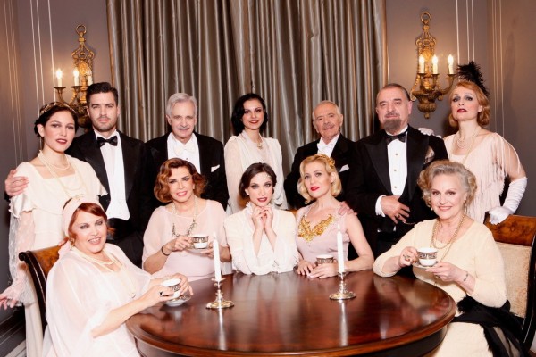 «Από Σμύρνη Σαλονίκη» – Αυτοί είναι οι ηθοποιοί που δεν θα παίξουν φέτος στην δημοφιλή παράσταση