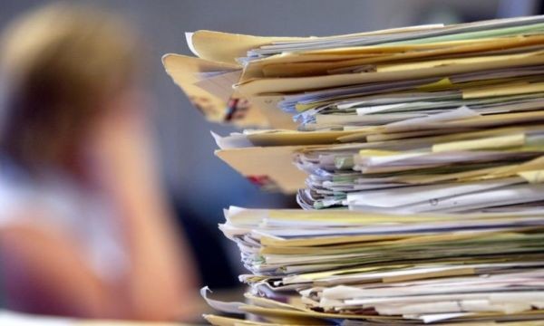 Αιγάλεω – Προσπαθεί να αποδείξει ότι δεν είναι νεκρός – Δεν μπορεί να εμβολιαστεί ούτε να ψηφίσει αλλά… πληρώνει φόρους