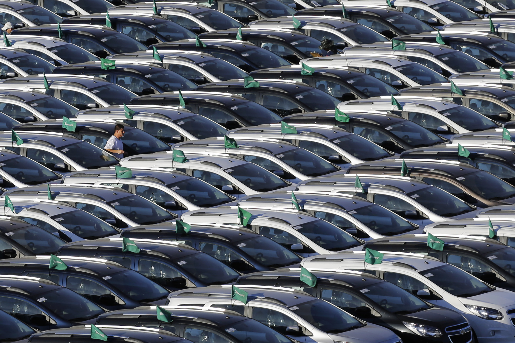 ΕΛΣΤΑΤ – «Φρέναρε» η αύξηση των πωλήσεων αυτοκινήτων τον Αύγουστο