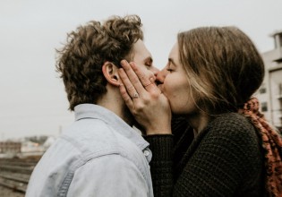 Σεξ στο πρώτο ραντεβού – Να το κάνεις ή όχι;