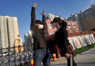 Μπορούμε τελικά να νικήσουμε τον κοροναϊό; – Η πρόεδρος των πνευμονολόγων εξηγεί τι… φοβάται ο ιός