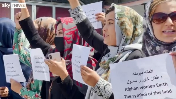 Αφγανιστάν – Επεισόδια σε διαδήλωση γυναικών στην Καμπούλ