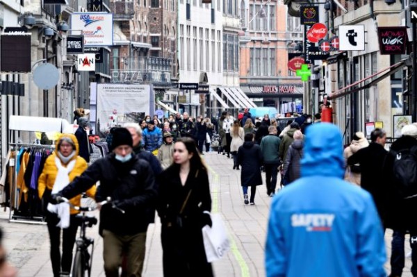 Ποια ευρωπαϊκή χώρα μετέτρεψε τον κοροναϊό σε… γρίπη – Ο ρόλος του εμβολιασμού