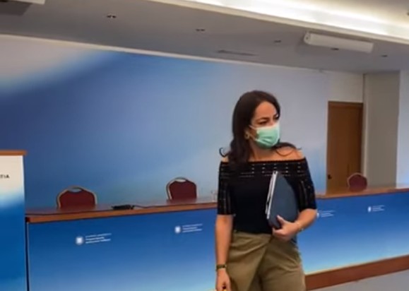 Δόμνα Μιχαηλίδου – Καμεραμάν τη ρώτησε πότε έρχεται η… υπουργός